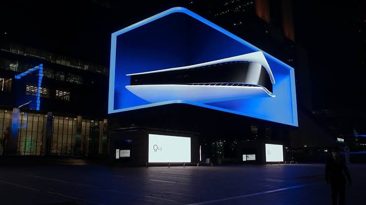 Large-format architectural media display